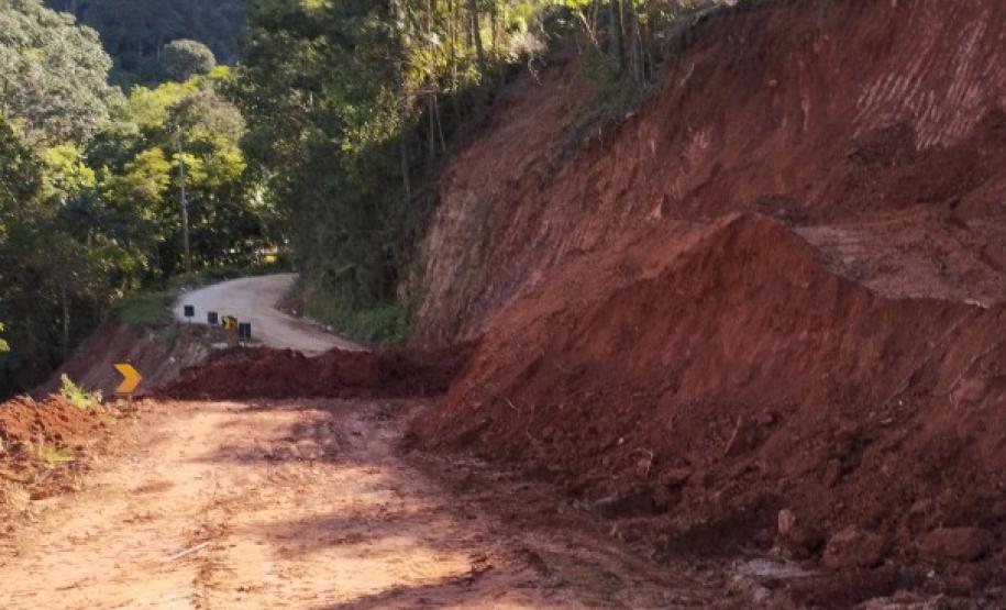 Queda de barreira na PR-340
