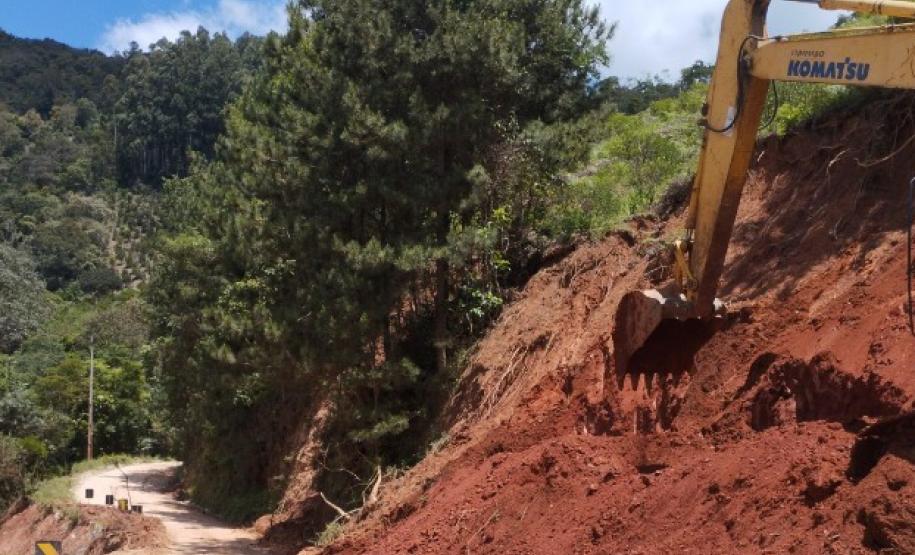 Queda de barreira na PR-340