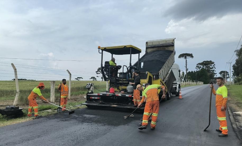 Serviços de conservação na PR-438 entre Ponta Grossa e Fernandes Pinheiro