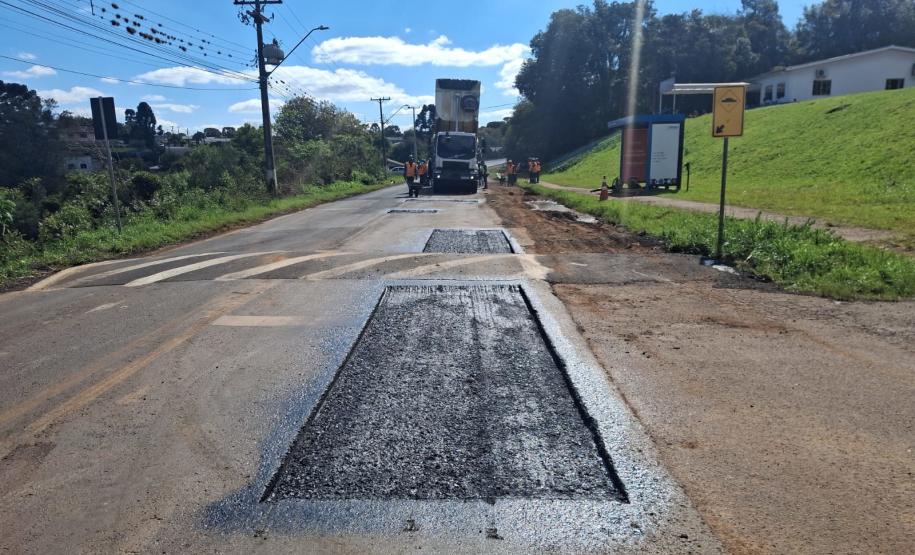 DER/PR está realizando melhorias no pavimento de rodovia em Clevelândia