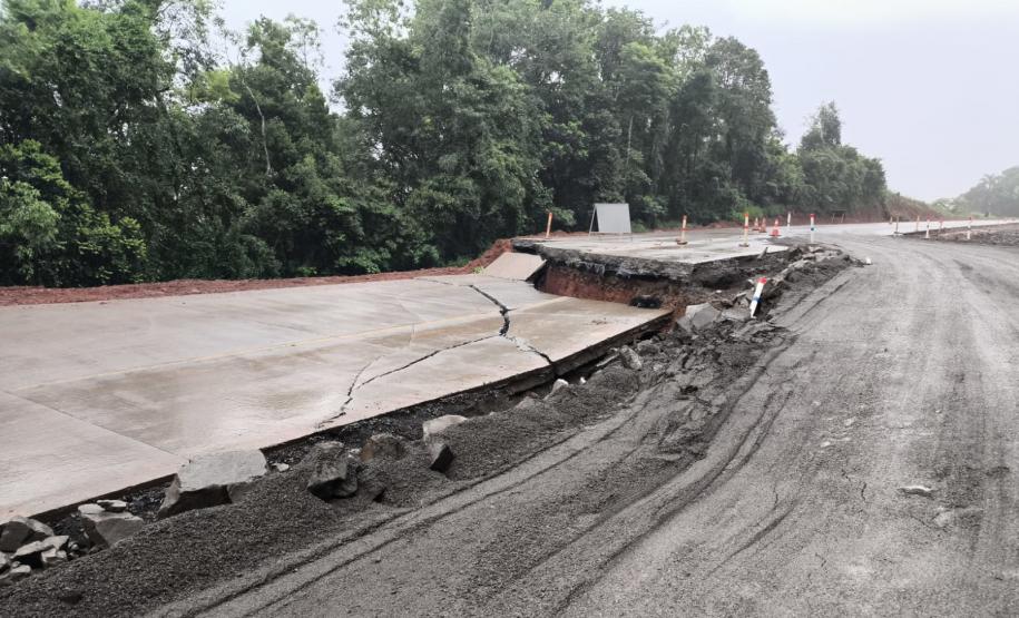 PR-460 em Pitanga - danos causados pelas chuvas