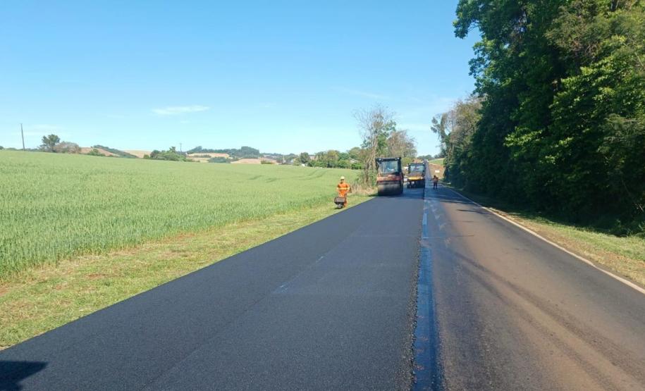 Rodovia entre Itapejara do Oeste e Bom Sucesso do Sul recebe conservação do pavimento