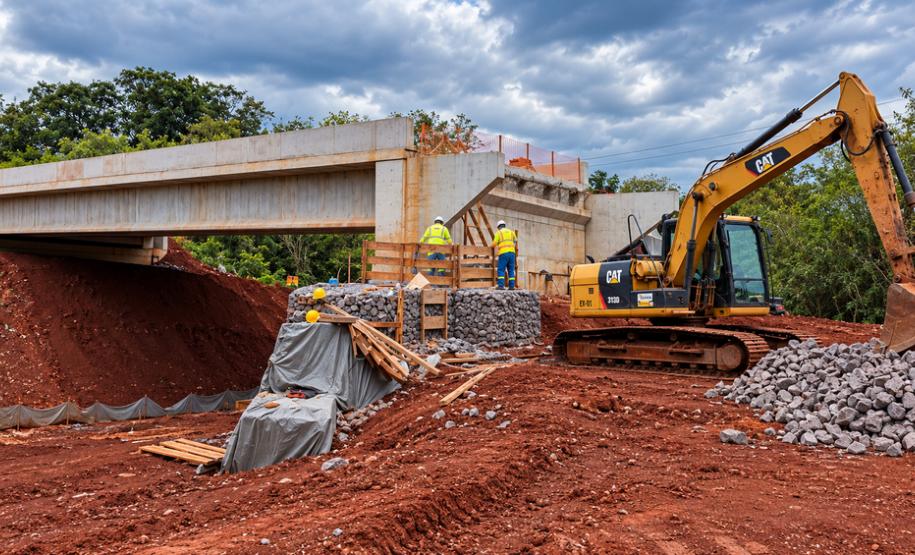 Pavimentação da PR-574 e PR-575 entre Cafelândia e Tupãssi