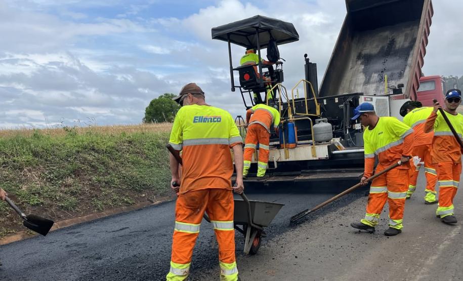 Serviços de conservação na PRC-272 em Santana do Itararé