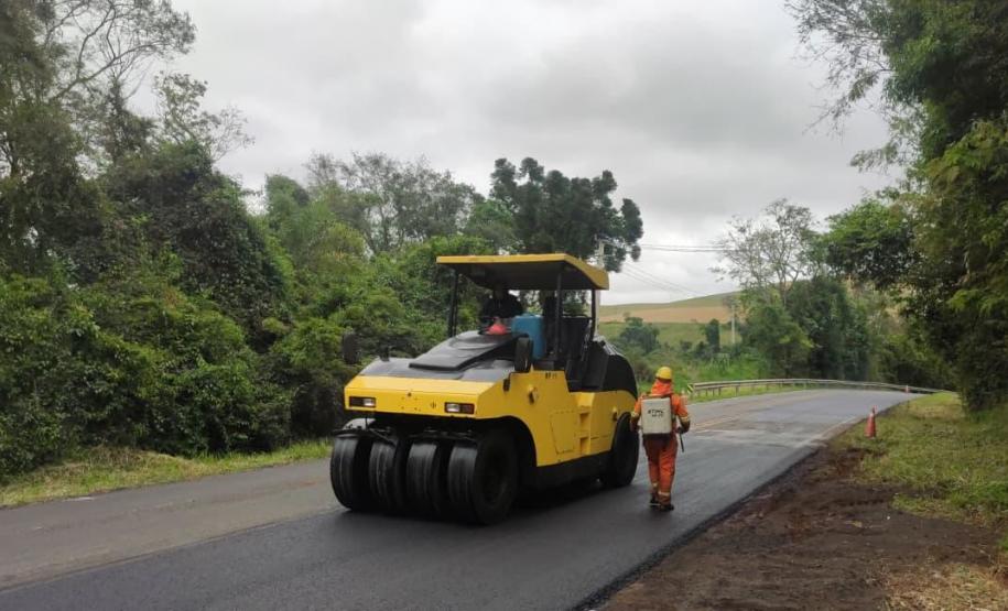 Serviços de conservação na PRC-487 em Manoel Ribas