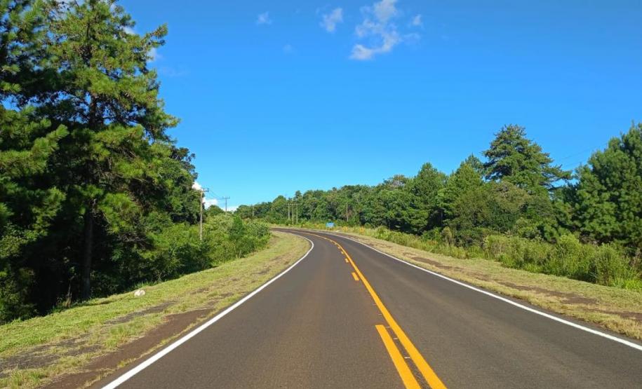 Rodovia com nova sinalização horizontal
