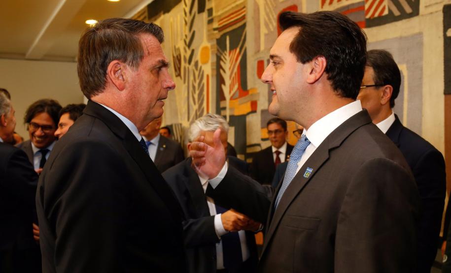 O governador Carlos Massa Ratinho Junior defendeu nesta quarta-feira (16) que o Brasil deve retomar o projeto do corredor bioceânico ligando o Porto de Paranaguá ao porto de Antofagasta, no Chile, com passagem por Paraguai e Argentina. O assunto foi tratado com o presidente Jair Bolsonaro durante recepção ao presidente argentino Maurício Macri, no Palácio do Planalto, em Brasília.  -  Brasília, 16/01/2019  -  Foto: Dvulgação ANPr