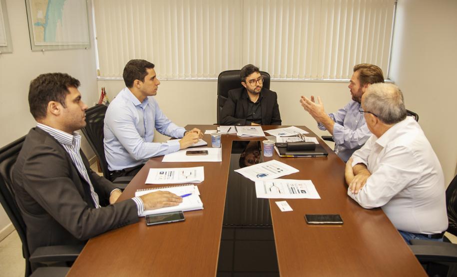 epresentantes da Administração dos Portos de Paranaguá e Antonina (Appa) e da Rumo, empresa que administra o modal ferroviário que passa por Paranaguá, têm se reunindo para discutir a redução da passagem do trem para a comunidade do município.   -  Paranaguá, 05/02/2019  -  Foto: Claúdio Neves /Appa