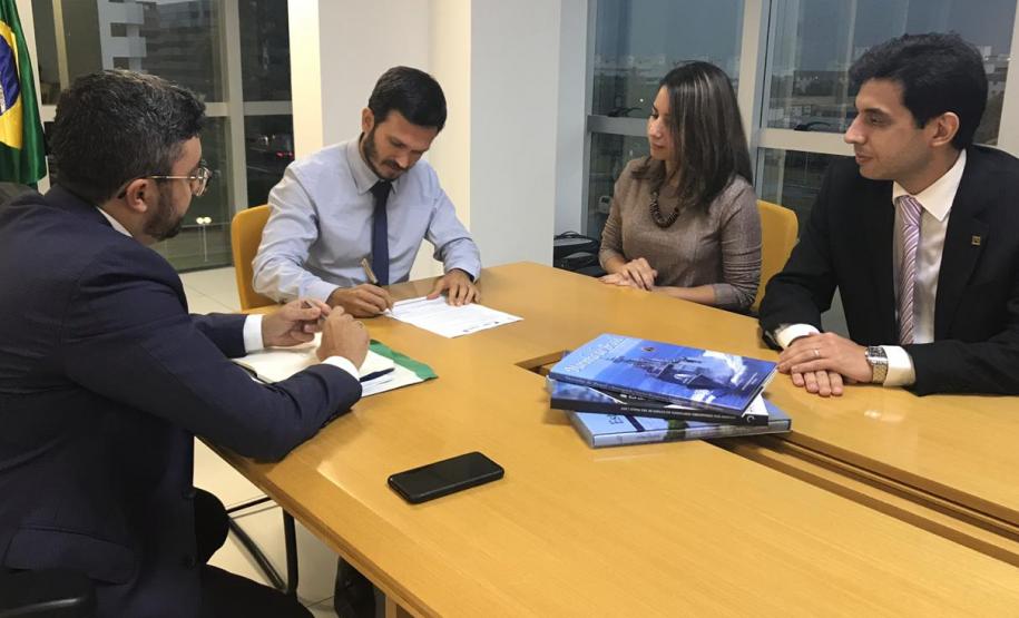 O Paraná foi o primeiro Estado do Brasil a solicitar a descentralização das atividades relacionadas à exploração dos portos organizados. A solicitação para alteração no modelo atual foi feita na tarde de quinta-feira (7), em Brasília. Foto: Divulgação/APPA