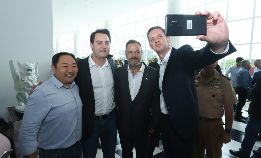 Governador Carlos Massa Ratinho Júnior dá posse ao secretário de Estado da Infrestrurura e Logística, Sandro Alex, e ao diretor do Departamento de Estradas e Rodagem (DER), João Alfredo zampieri - Curitiba, 13/02/2019 - Foto: Rodrigo Félix Leal/ANPr