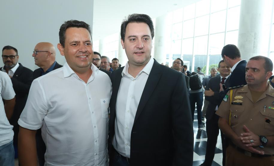 Governador Carlos Massa Ratinho Júnior dá posse ao secretário de Estado da Infrestrurura e Logística, Sandro Alex, e ao diretor do Departamento de Estradas e Rodagem (DER), João Alfredo zampieri - Curitiba, 13/02/2019 - Foto: Rodrigo Félix Leal/ANPr