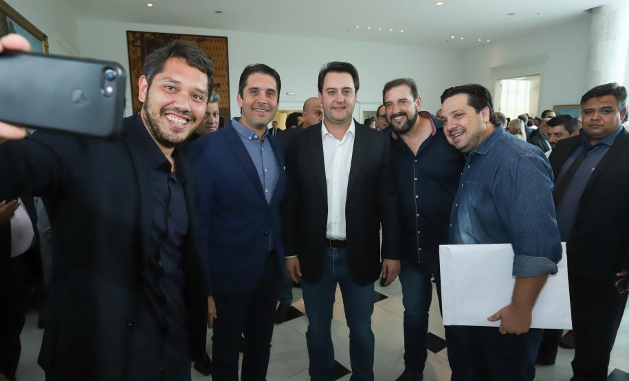 Governador Carlos Massa Ratinho Júnior dá posse ao secretário de Estado da Infrestrurura e Logística, Sandro Alex, e ao diretor do Departamento de Estradas e Rodagem (DER), João Alfredo zampieri - Curitiba, 13/02/2019 - Foto: Rodrigo Félix Leal/ANPr