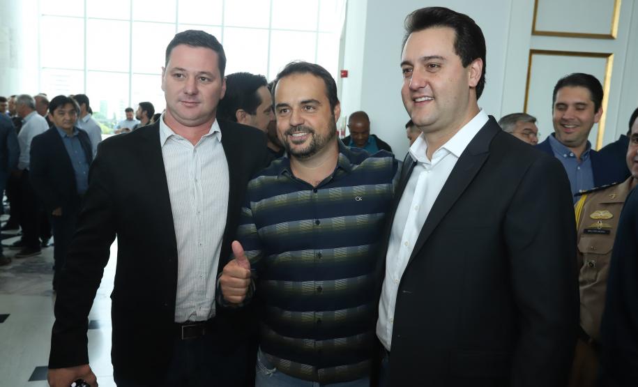 Governador Carlos Massa Ratinho Júnior dá posse ao secretário de Estado da Infrestrurura e Logística, Sandro Alex, e ao diretor do Departamento de Estradas e Rodagem (DER), João Alfredo zampieri - Curitiba, 13/02/2019 - Foto: Rodrigo Félix Leal/ANPr