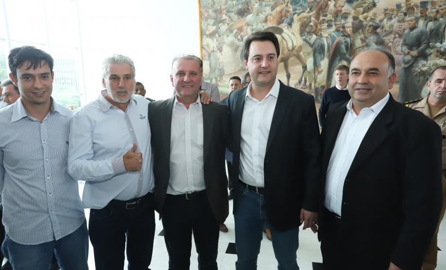 Governador Carlos Massa Ratinho Júnior dá posse ao secretário de Estado da Infrestrurura e Logística, Sandro Alex, e ao diretor do Departamento de Estradas e Rodagem (DER), João Alfredo zampieri - Curitiba, 13/02/2019 - Foto: Rodrigo Félix Leal/ANPr