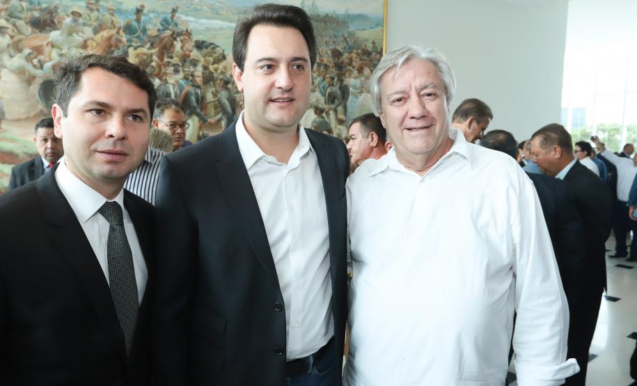 Governador Carlos Massa Ratinho Júnior dá posse ao secretário de Estado da Infrestrurura e Logística, Sandro Alex, e ao diretor do Departamento de Estradas e Rodagem (DER), João Alfredo zampieri - Curitiba, 13/02/2019 - Foto: Rodrigo Félix Leal/ANPr