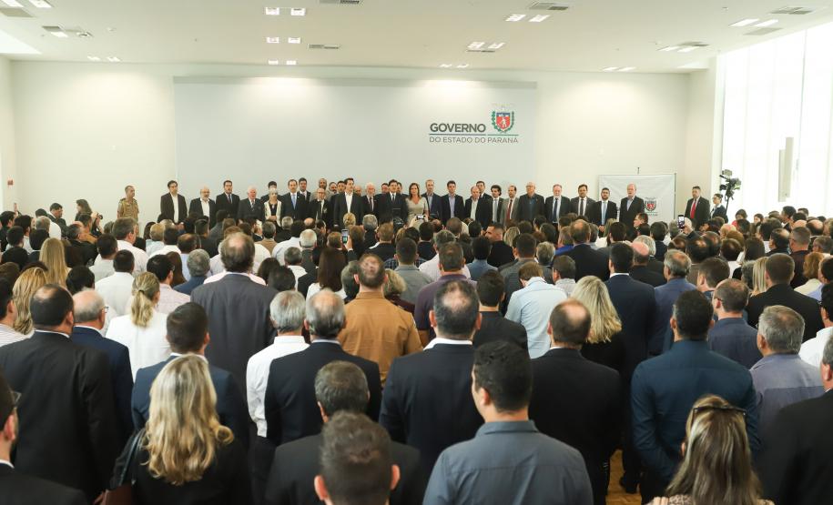 Governador Carlos Massa Ratinho Júnior dá posse ao secretário de Estado da Infrestrurura e Logística, Sandro Alex, e ao diretor do Departamento de Estradas e Rodagem (DER), João Alfredo zampieri - Curitiba, 13/02/2019 - Foto: Rodrigo Félix Leal/ANPr