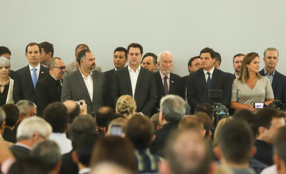 Governador Carlos Massa Ratinho Júnior dá posse ao secretário de Estado da Infrestrurura e Logística, Sandro Alex, e ao diretor do Departamento de Estradas e Rodagem (DER), João Alfredo zampieri - Curitiba, 13/02/2019 - Foto: Rodrigo Félix Leal/ANPr