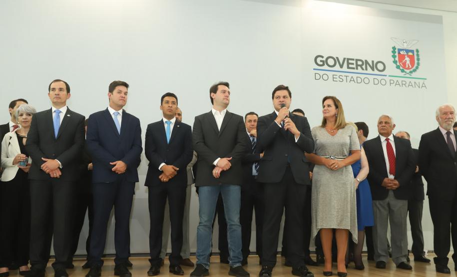 Governador Carlos Massa Ratinho Júnior dá posse ao secretário de Estado da Infrestrurura e Logística, Sandro Alex, e ao diretor do Departamento de Estradas e Rodagem (DER), João Alfredo zampieri - Curitiba, 13/02/2019 - Foto: Rodrigo Félix Leal/ANPr