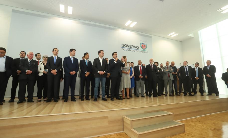 Governador Carlos Massa Ratinho Júnior dá posse ao secretário de Estado da Infrestrurura e Logística, Sandro Alex, e ao diretor do Departamento de Estradas e Rodagem (DER), João Alfredo zampieri - Curitiba, 13/02/2019 - Foto: Rodrigo Félix Leal/ANPr