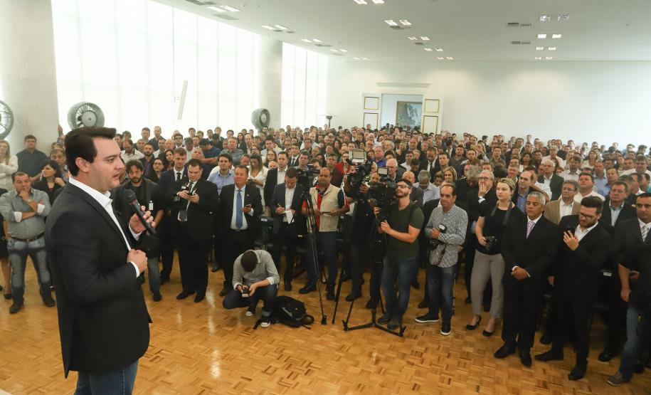 Governador Carlos Massa Ratinho Júnior dá posse ao secretário de Estado da Infrestrurura e Logística, Sandro Alex, e ao diretor do Departamento de Estradas e Rodagem (DER), João Alfredo zampieri - Curitiba, 13/02/2019 - Foto: Rodrigo Félix Leal/ANPr
