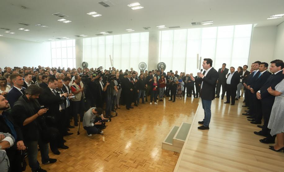 Governador Carlos Massa Ratinho Júnior dá posse ao secretário de Estado da Infrestrurura e Logística, Sandro Alex, e ao diretor do Departamento de Estradas e Rodagem (DER), João Alfredo zampieri - Curitiba, 13/02/2019 - Foto: Rodrigo Félix Leal/ANPr