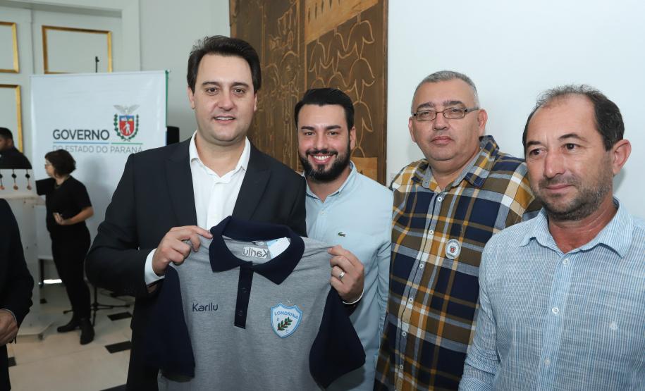 Governador Carlos Massa Ratinho Júnior dá posse ao secretário de Estado da Infrestrurura e Logística, Sandro Alex, e ao diretor do Departamento de Estradas e Rodagem (DER), João Alfredo zampieri - Curitiba, 13/02/2019 - Foto: Rodrigo Félix Leal/ANPr