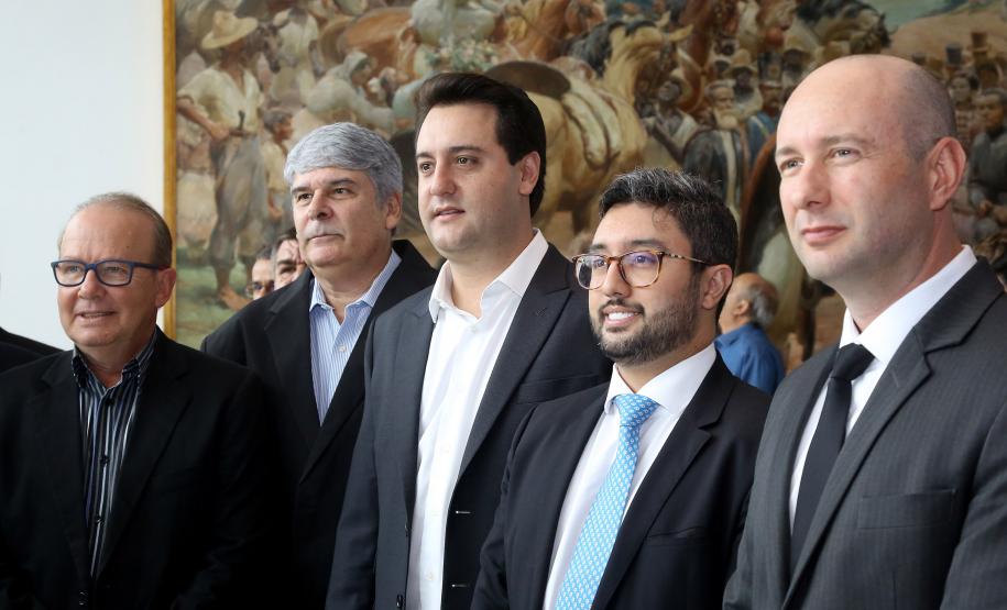 Governador Carlos Massa Ratinho Júnior dá posse ao secretário de Estado da Infrestrurura e Logística, Sandro Alex, e ao diretor do Departamento de Estradas e Rodagem (DER), João Alfredo zampieri  -  Curitiba, 13/02/2019  -  Foto: Jaelson Lucas/ANPr