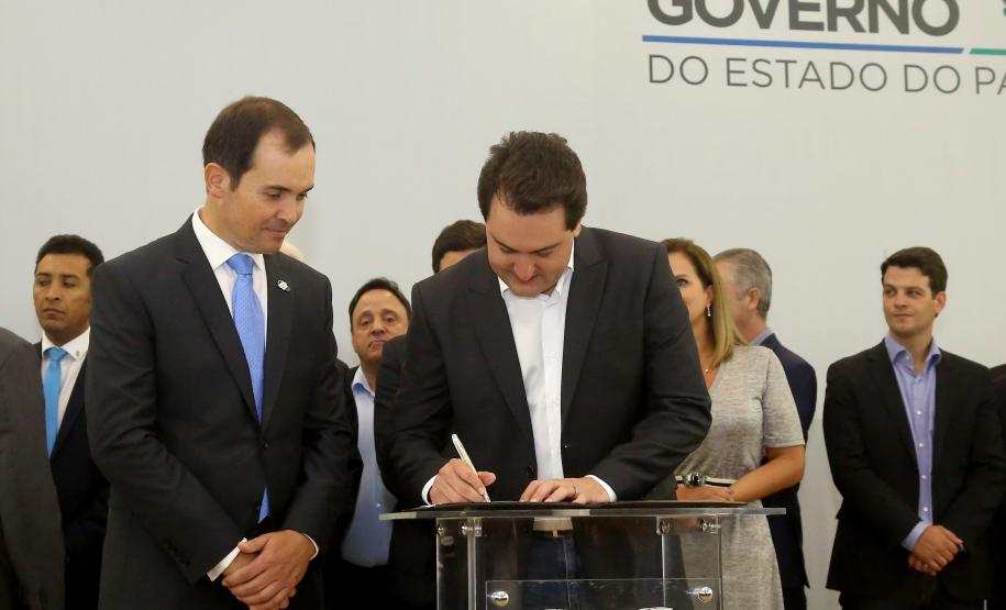 Governador Carlos Massa Ratinho Júnior dá posse ao secretário de Estado da Infrestrurura e Logística, Sandro Alex, e ao diretor do Departamento de Estradas e Rodagem (DER), João Alfredo zampieri  -  Curitiba, 13/02/2019  -  Foto: Jaelson Lucas/ANPr