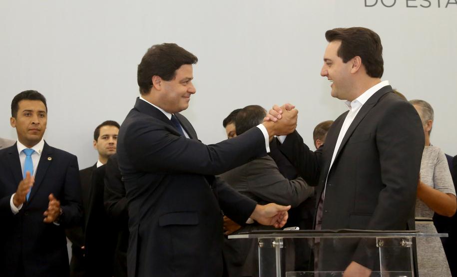 Governador Carlos Massa Ratinho Júnior dá posse ao secretário de Estado da Infrestrurura e Logística, Sandro Alex, e ao diretor do Departamento de Estradas e Rodagem (DER), João Alfredo zampieri  -  Curitiba, 13/02/2019  -  Foto: Jaelson Lucas/ANPr
