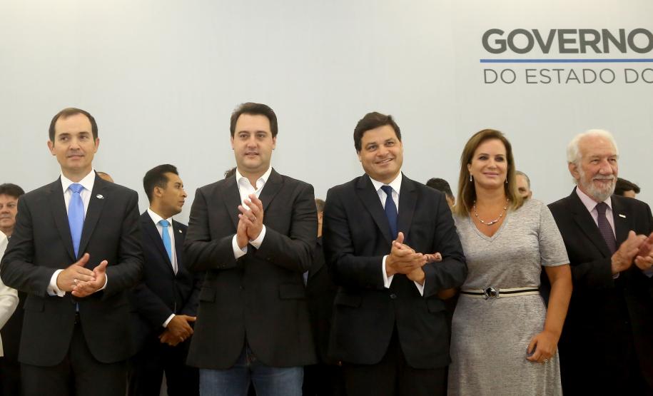 Governador Carlos Massa Ratinho Júnior dá posse ao secretário de Estado da Infrestrurura e Logística, Sandro Alex, e ao diretor do Departamento de Estradas e Rodagem (DER), João Alfredo zampieri  -  Curitiba, 13/02/2019  -  Foto: Jaelson Lucas/ANPr