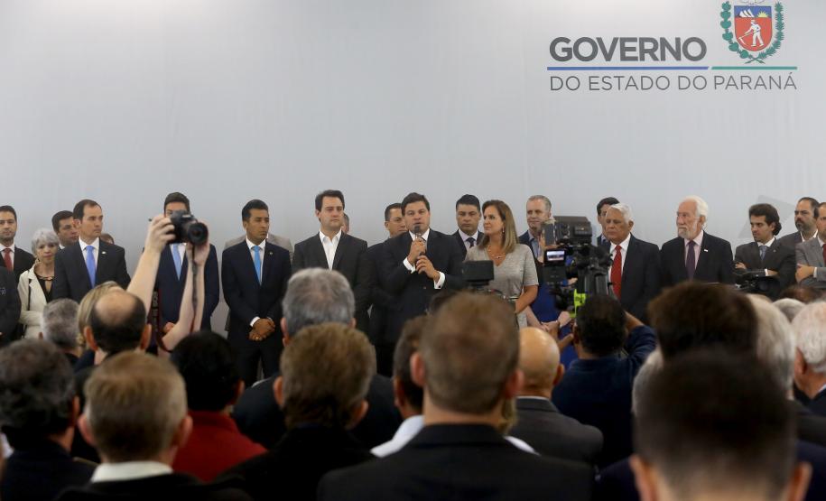 Governador Carlos Massa Ratinho Júnior dá posse ao secretário de Estado da Infrestrurura e Logística, Sandro Alex, e ao diretor do Departamento de Estradas e Rodagem (DER), João Alfredo zampieri  -  Curitiba, 13/02/2019  -  Foto: Jaelson Lucas/ANPr