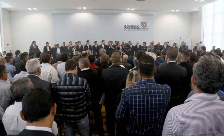 Governador Carlos Massa Ratinho Júnior dá posse ao secretário de Estado da Infrestrurura e Logística, Sandro Alex, e ao diretor do Departamento de Estradas e Rodagem (DER), João Alfredo zampieri  -  Curitiba, 13/02/2019  -  Foto: Jaelson Lucas/ANPr