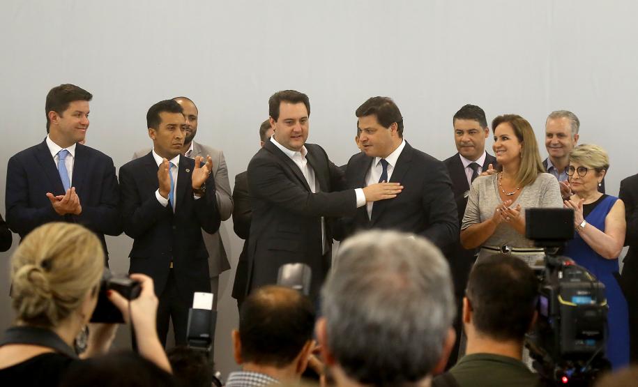 Governador Carlos Massa Ratinho Júnior dá posse ao secretário de Estado da Infrestrurura e Logística, Sandro Alex, e ao diretor do Departamento de Estradas e Rodagem (DER), João Alfredo zampieri  -  Curitiba, 13/02/2019  -  Foto: Jaelson Lucas/ANPr