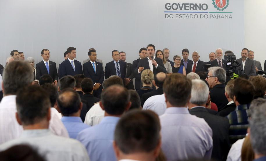 Governador Carlos Massa Ratinho Júnior dá posse ao secretário de Estado da Infrestrurura e Logística, Sandro Alex, e ao diretor do Departamento de Estradas e Rodagem (DER), João Alfredo zampieri  -  Curitiba, 13/02/2019  -  Foto: Jaelson Lucas/ANPr