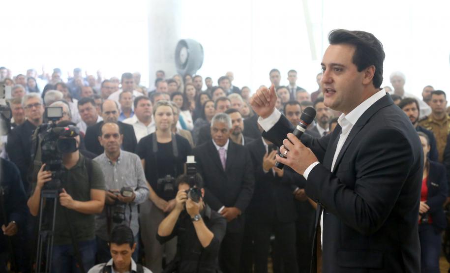 Governador Carlos Massa Ratinho Júnior dá posse ao secretário de Estado da Infrestrurura e Logística, Sandro Alex, e ao diretor do Departamento de Estradas e Rodagem (DER), João Alfredo zampieri  -  Curitiba, 13/02/2019  -  Foto: Jaelson Lucas/ANPr