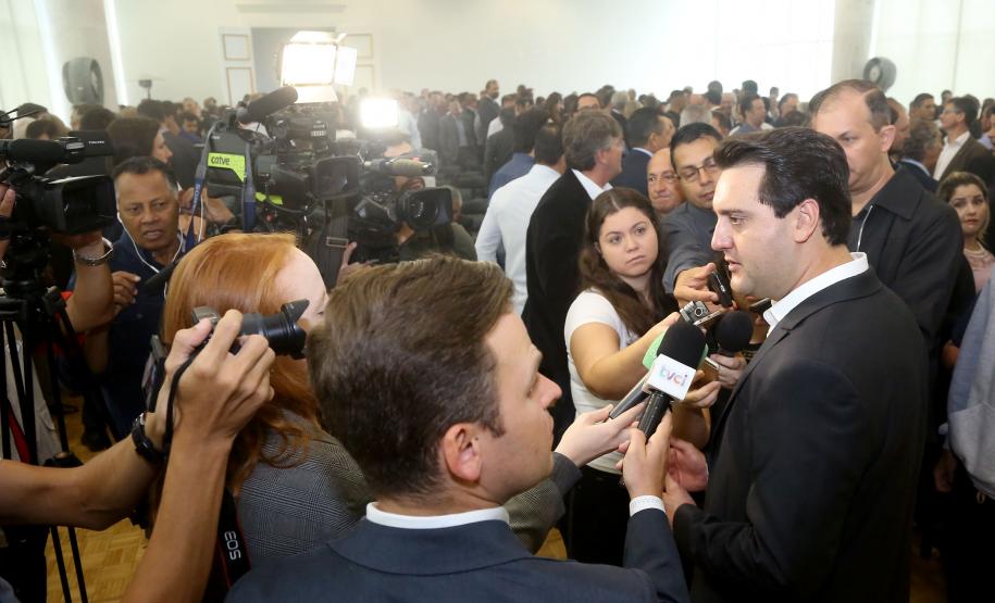 Governador Carlos Massa Ratinho Júnior da posse ao deputado federal licenciado Sandro Alex na Secretaria da Infraestrutura e Logística  -  Curitiba, 13/02/2019  -  Foto: Jaelson Lucas/ANPr