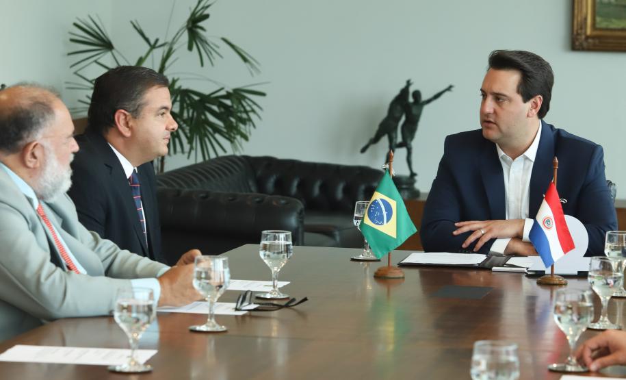 Governador Carlos Massa Ratinho Júnior recebe comitiva do Governo do Paraguai  -  Curitiba, 14/02/2019  -  Foto: Rodrigo Félix Leal/ANPr