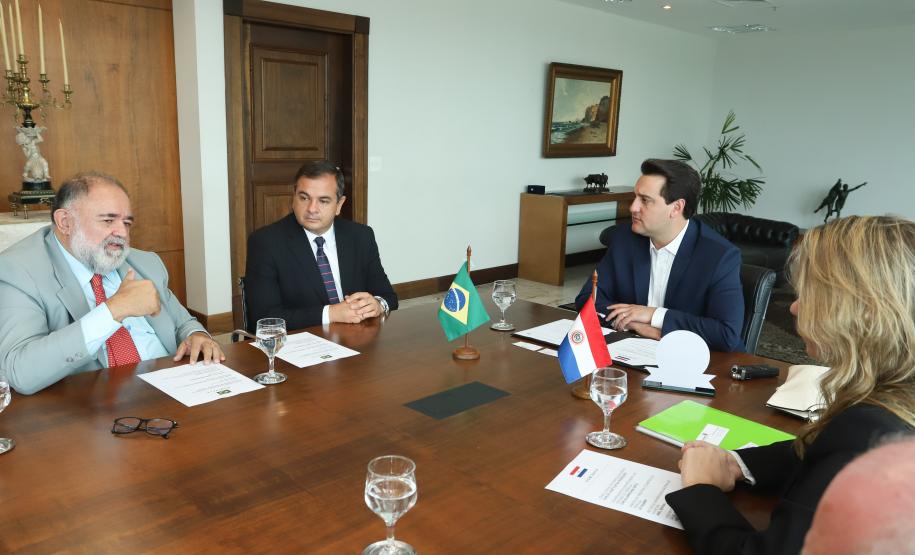 Governador Carlos Massa Ratinho Júnior recebe comitiva do Governo do Paraguai  -  Curitiba, 14/02/2019  -  Foto: Rodrigo Félix Leal/ANPr