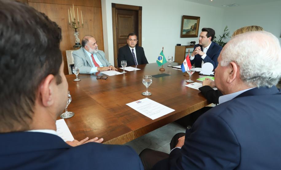 Governador Carlos Massa Ratinho Júnior recebe comitiva do Governo do Paraguai  -  Curitiba, 14/02/2019  -  Foto: Rodrigo Félix Leal/ANPr