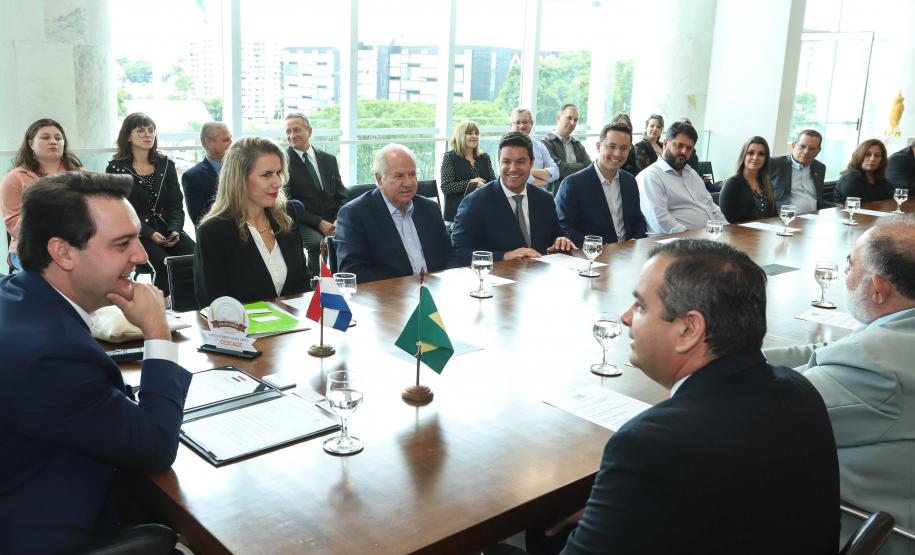 Governador Carlos Massa Ratinho Júnior recebe comitiva do Governo do Paraguai  -  Curitiba, 14/02/2019  -  Foto: Rodrigo Félix Leal/ANPr