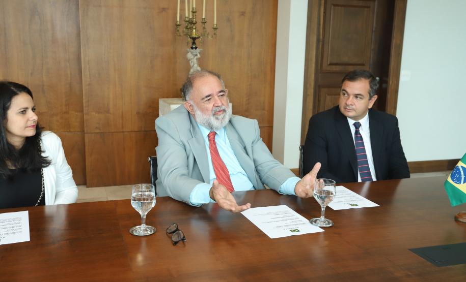 Governador Carlos Massa Ratinho Júnior recebe comitiva do Governo do Paraguai  -  Curitiba, 14/02/2019  -  Foto: Rodrigo Félix Leal/ANPr