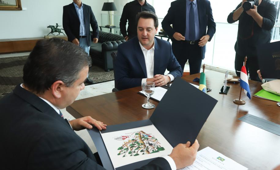 Governador Carlos Massa Ratinho Júnior recebe comitiva do Governo do Paraguai  -  Curitiba, 14/02/2019  -  Foto: Rodrigo Félix Leal/ANPr