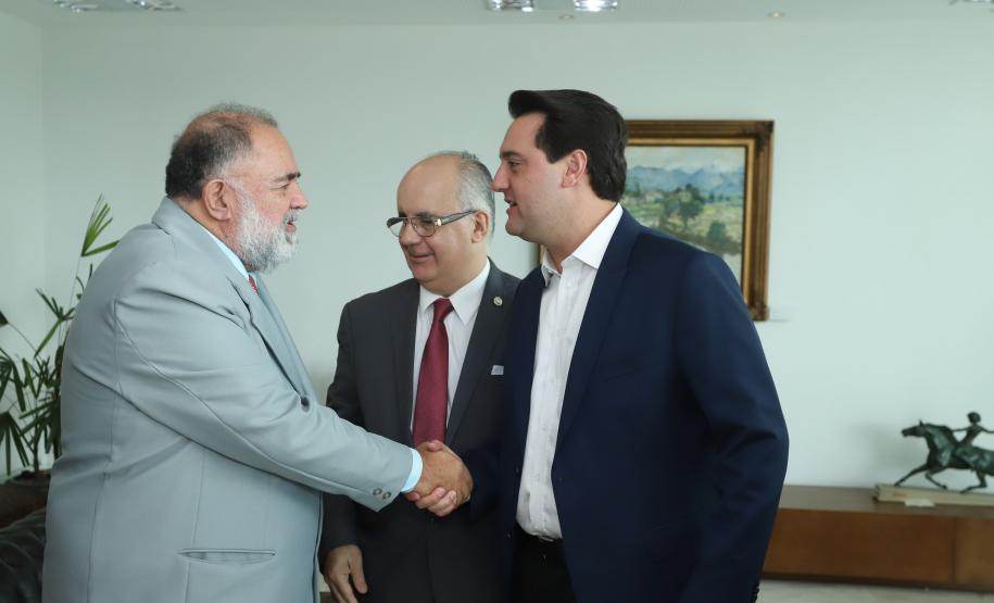 Governador Carlos Massa Ratinho Júnior recebe comitiva do Governo do Paraguai  -  Curitiba, 14/02/2019  -  Foto: Rodrigo Félix Leal/ANPr