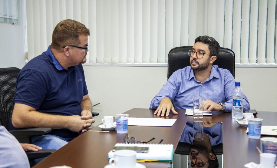 A relação do Porto de Paranaguá com a cidade foi tema de uma reunião entre o diretor dos Portos do Paraná, Luiz Fernando Garcia, e o prefeito Marcelo Roque, nesta sexta-feira (15). O encontro faz parte dos esforços da nova gestão em contribuir com o desenvolvimento do município e aproximar a comunidade da atividade portuária. Foto:Claudio Neves/APPA