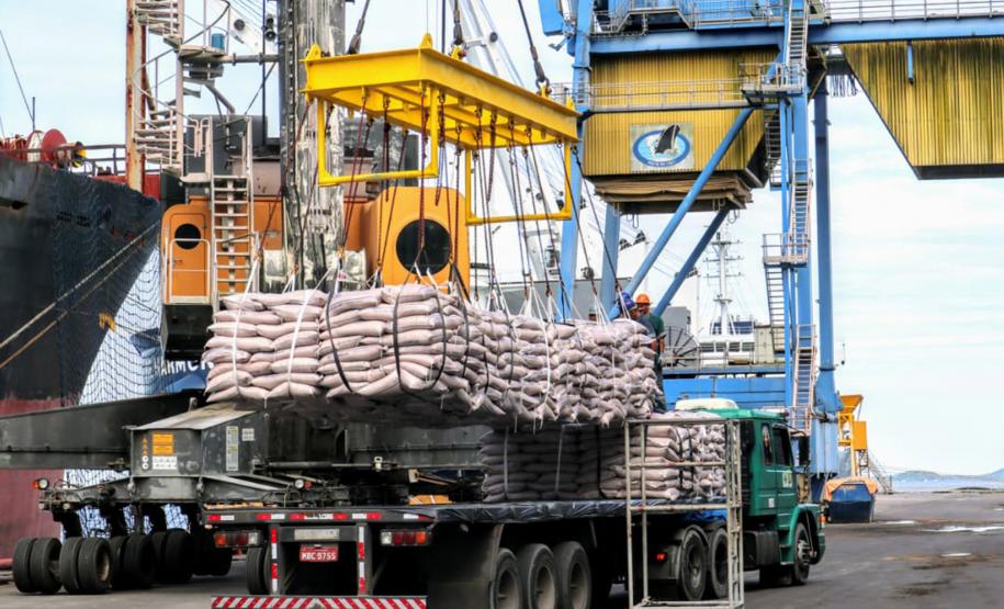 Nos primeiros dois meses de 2019, os Portos do Paraná movimentaram mais de 7,2 milhões de toneladas de carga. Destaque para o aumento de 180% da movimentação por Antonina. Foto: Divulgação/APPA