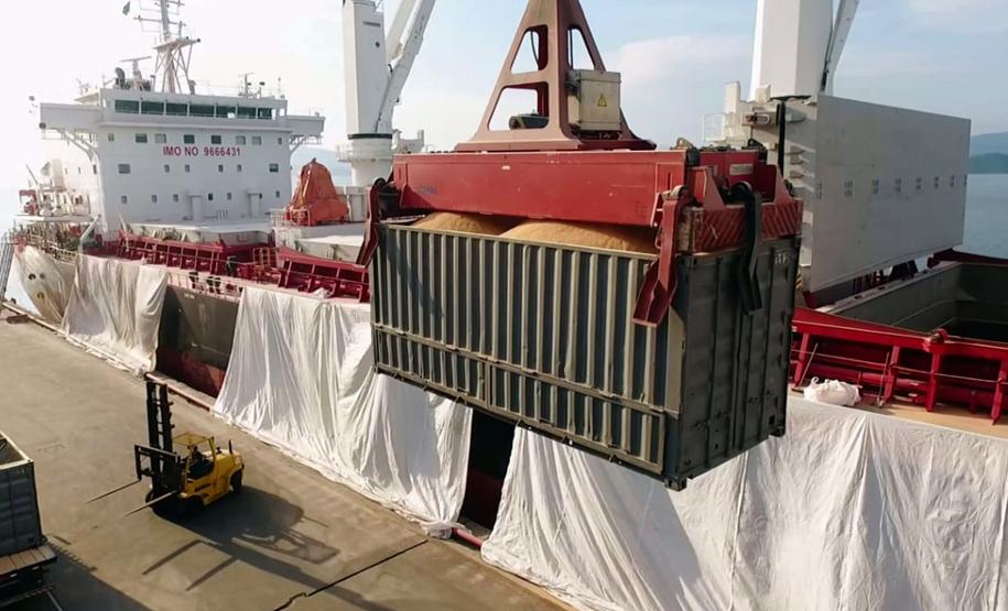 Nos primeiros dois meses de 2019, os Portos do Paraná movimentaram mais de 7,2 milhões de toneladas de carga. Destaque para o aumento de 180% da movimentação por Antonina. Foto: Divulgação/APPA