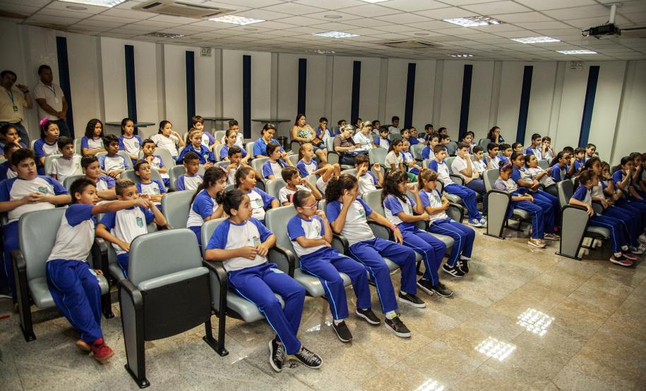 Alunos visitam Porto .  -  Paranaguá, 14/03/2019  -  Foto:Claudio Neves/ Divulgação APPA