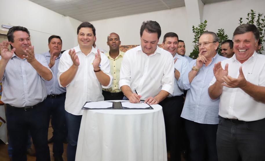 Governador Carlos Massa Ratinho Junior visita a Expo Umuarama e anuncia recursos para investimentos em infraestrutura e melhoria urbana no município. -  Umuarama, 15/03/2019  -  Foto: José Fernando Ogura/ANPr