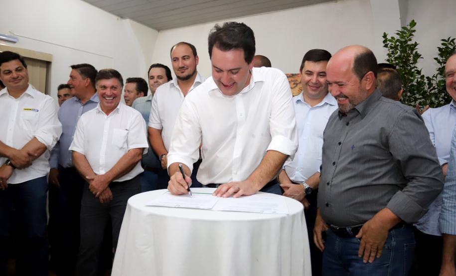 Governador Carlos Massa Ratinho Junior visita a Expo Umuarama e anuncia recursos para investimentos em infraestrutura e melhoria urbana no município. -  Umuarama, 15/03/2019  -  Foto: José Fernando Ogura/ANPr