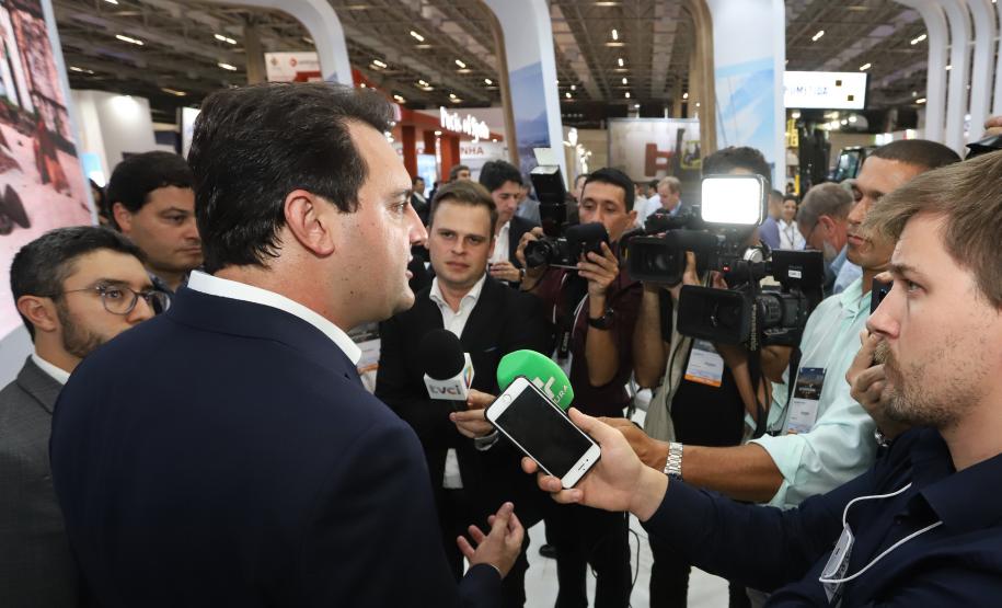 O governador Carlos Massa Ratinho Júnior esteve nesta terça-feira (19) na Intermodal South America 2019, maior feira do setor de logística e comércio exterior da América Latina, onde o Estado está presente com um estande dos Portos do Paraná.  -  São Paulo, 19/03/2019  -  Foto: Rodrigo Félix Leal/ANPr
